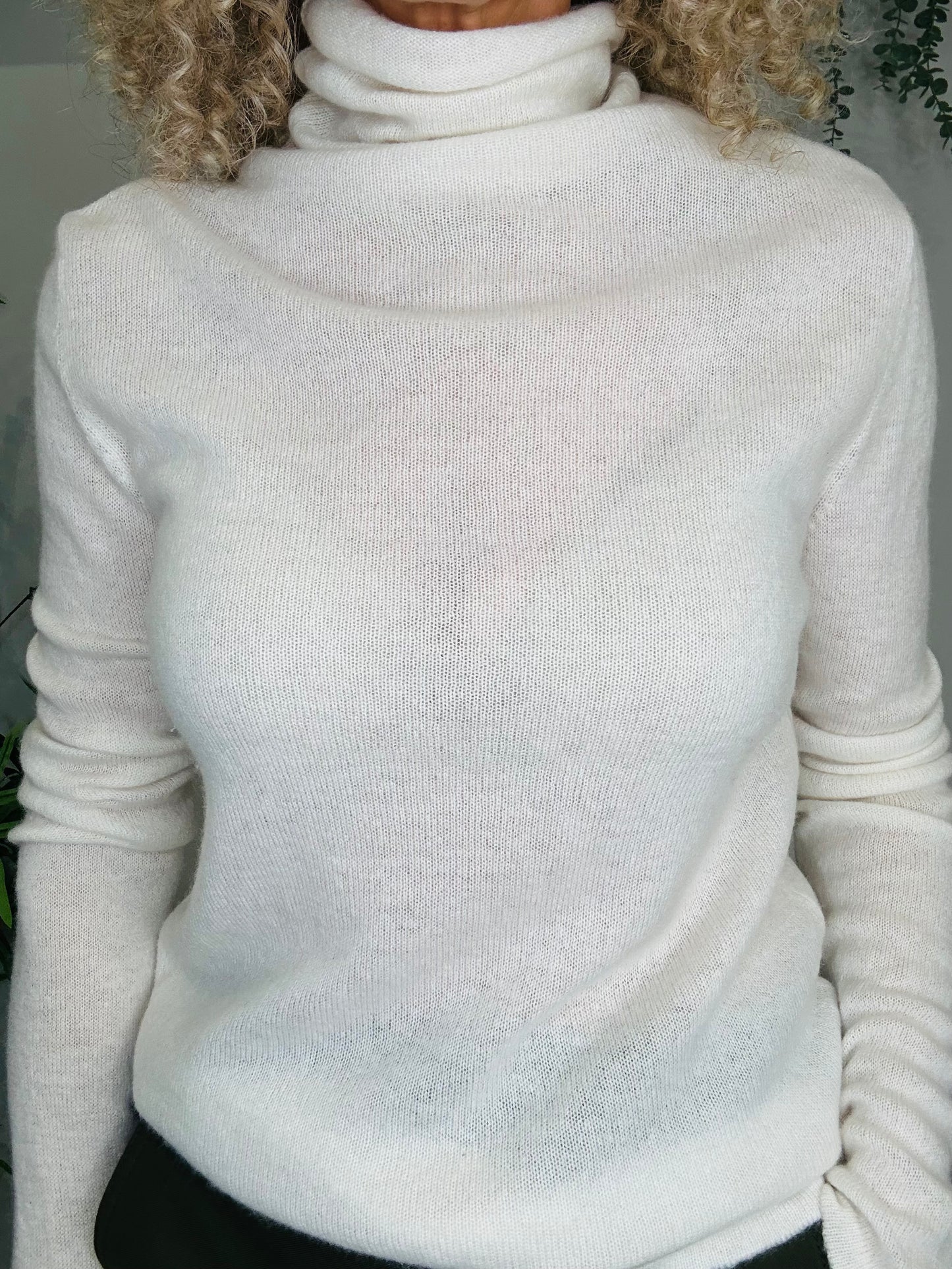 Fine Knit Cashmere Jumper - Size M