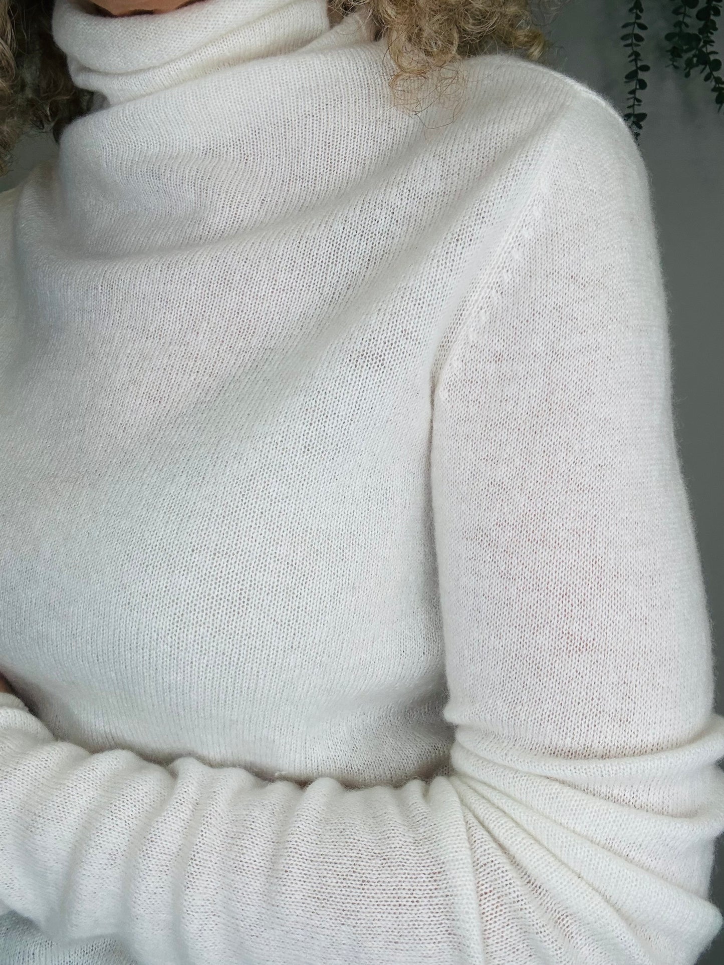 Fine Knit Cashmere Jumper - Size M