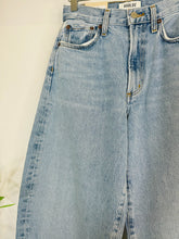 Load image into Gallery viewer, Balloon Leg Jeans - Size 24
