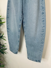 Load image into Gallery viewer, Balloon Leg Jeans - Size 24
