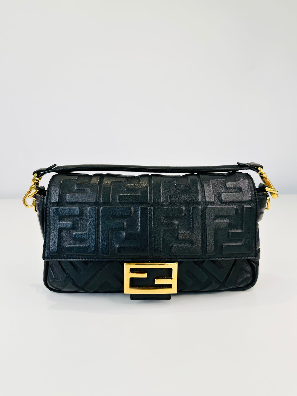 Medium Leather Baguette Shoulder Bag