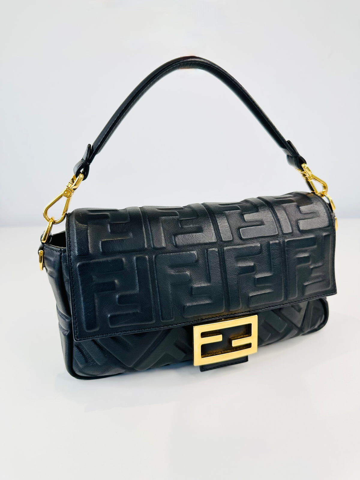 Medium Leather Baguette Shoulder Bag