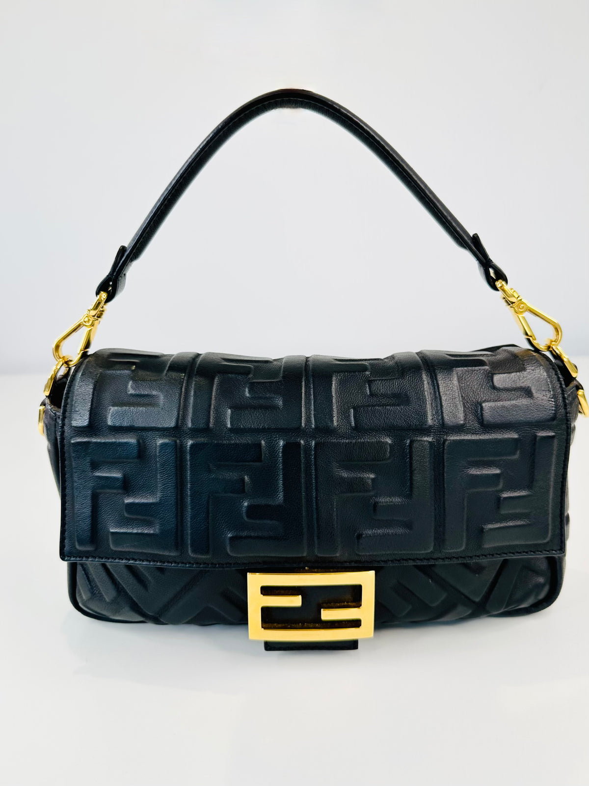 Medium Leather Baguette Shoulder Bag