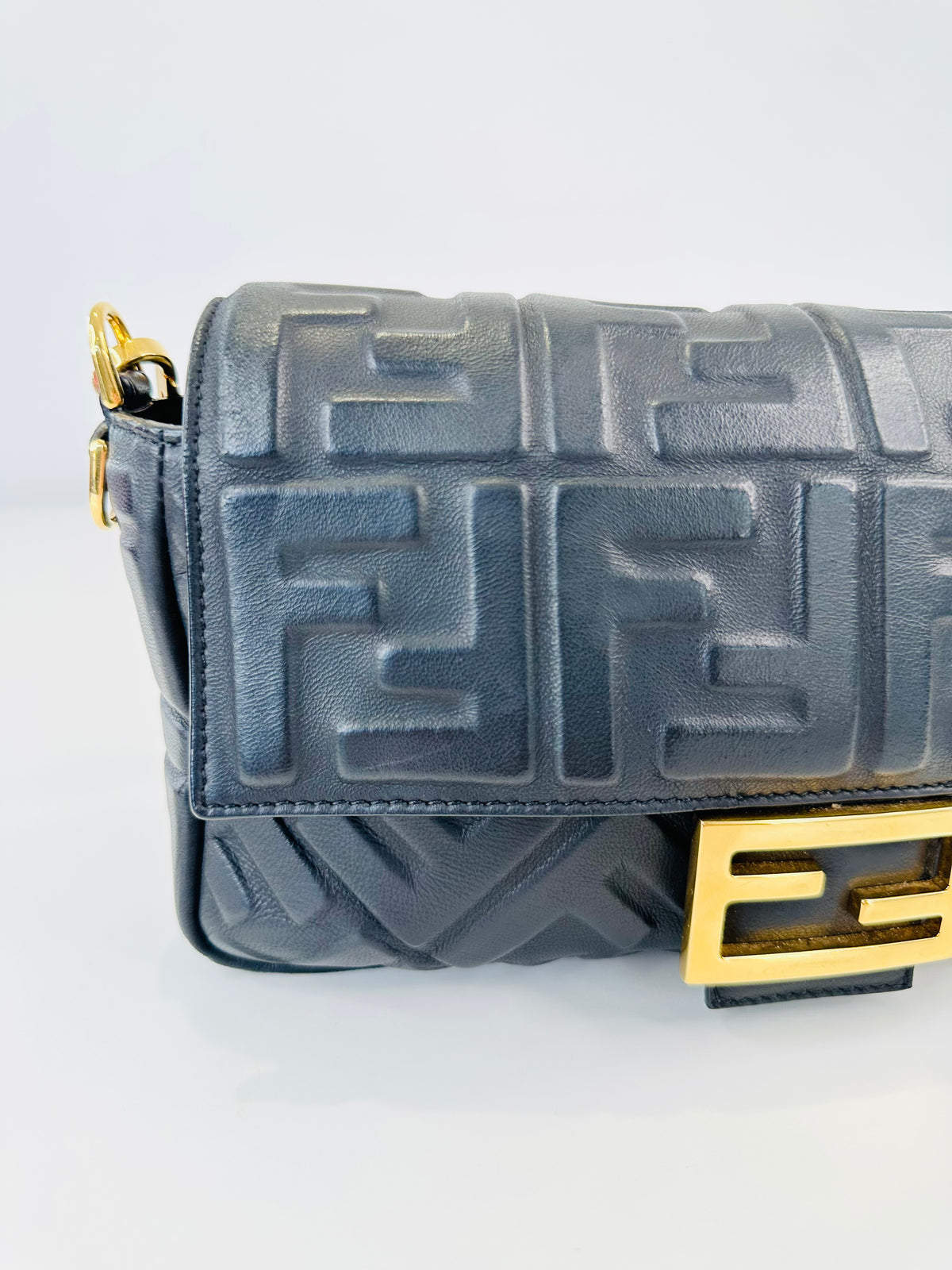 Medium Leather Baguette Shoulder Bag