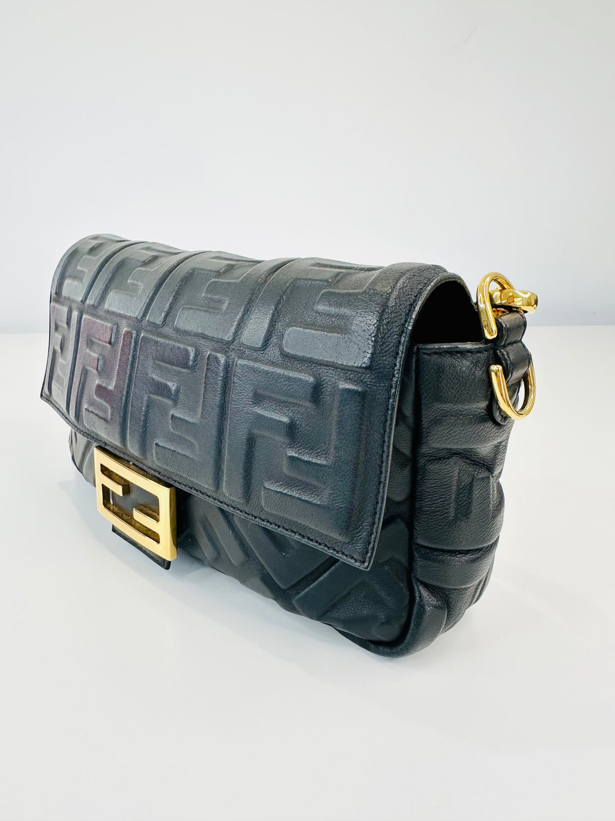 Medium Leather Baguette Shoulder Bag