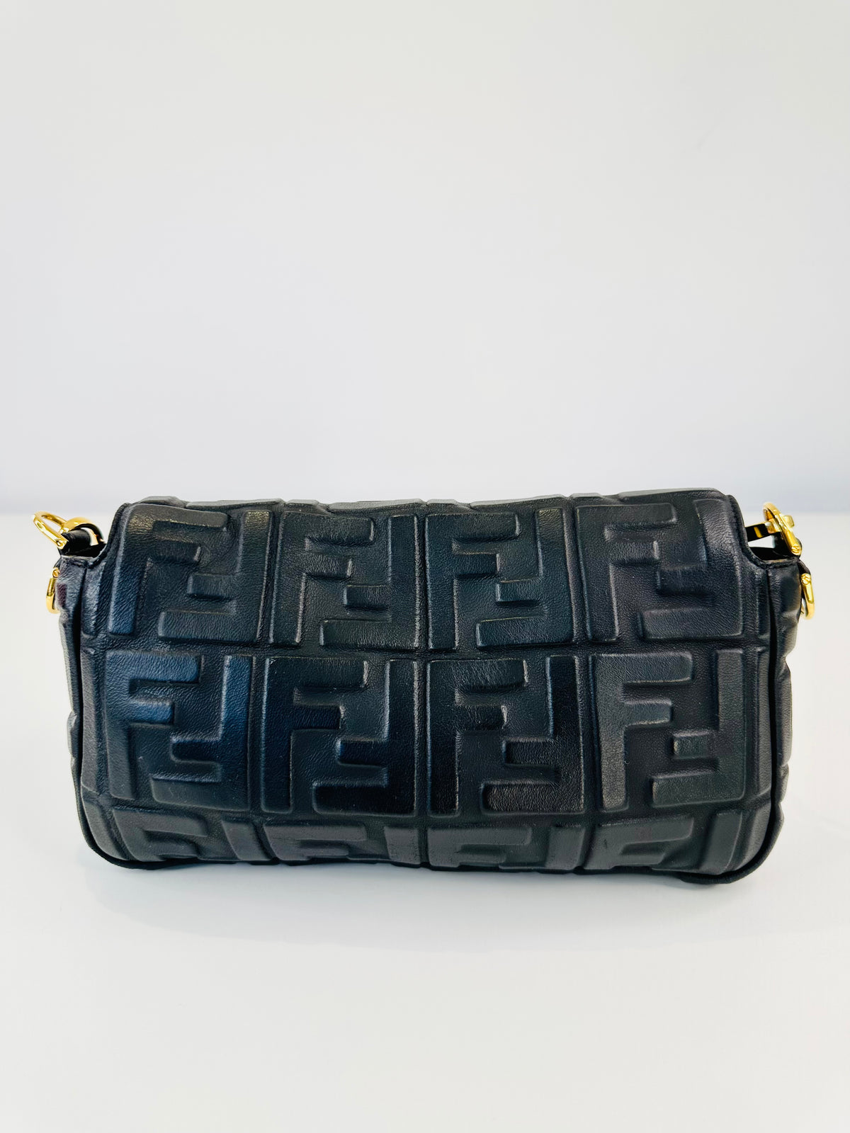 Medium Leather Baguette Shoulder Bag