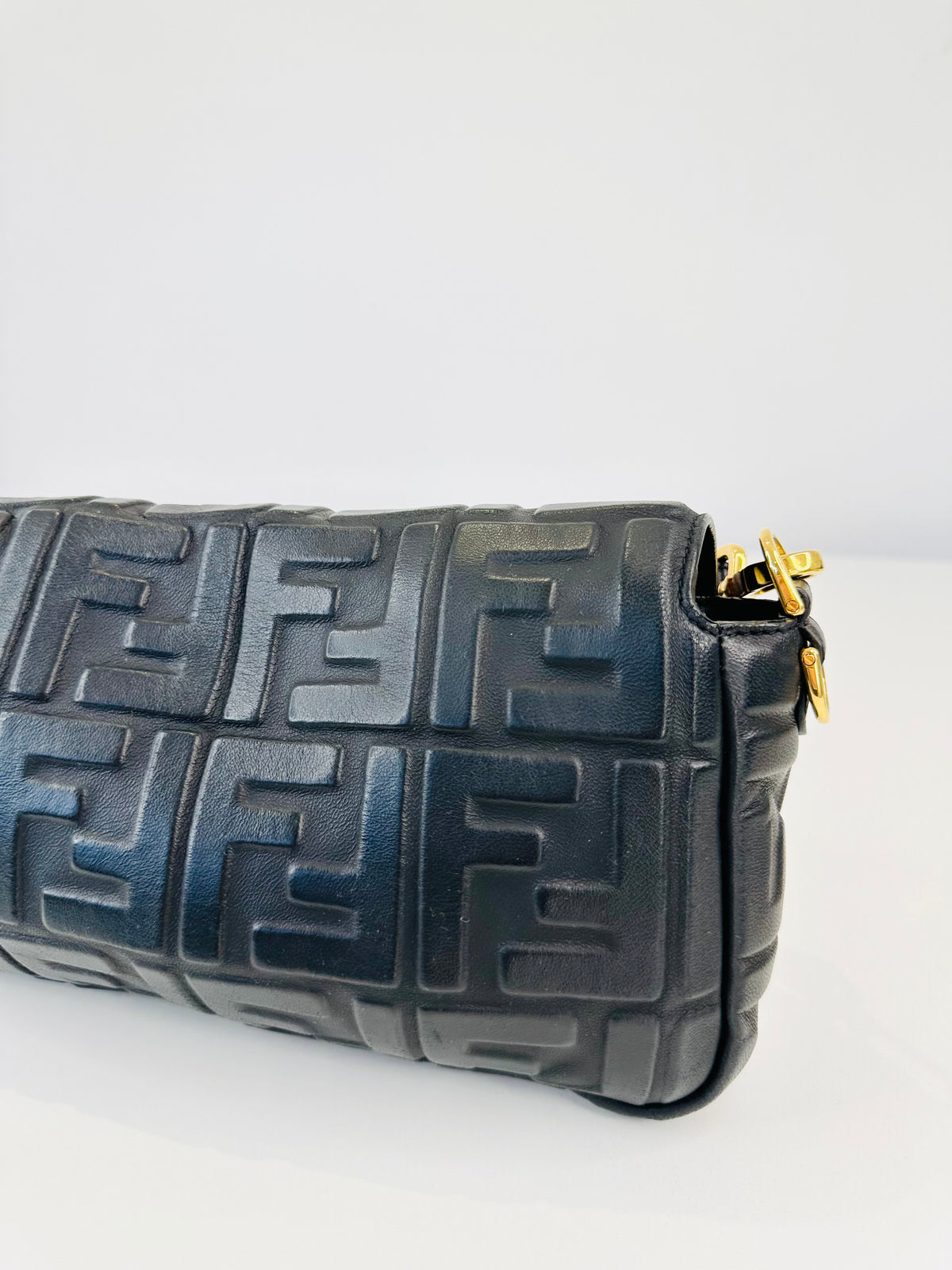 Medium Leather Baguette Shoulder Bag