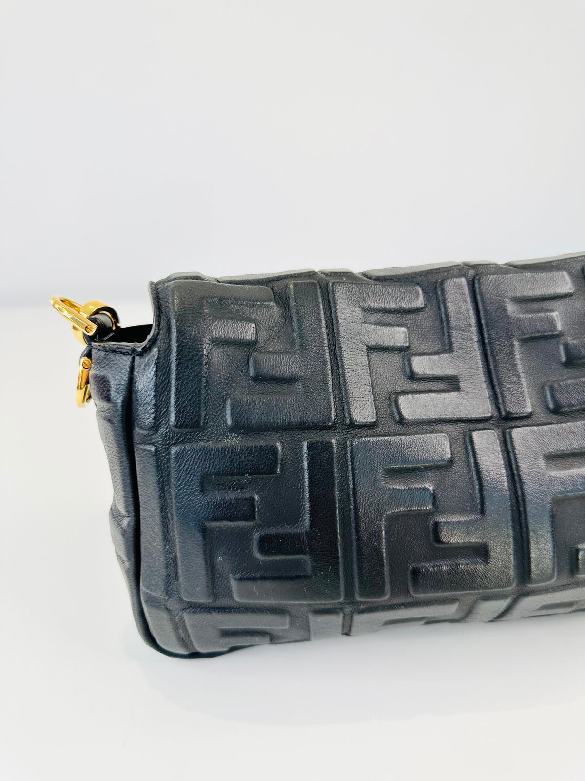 Medium Leather Baguette Shoulder Bag