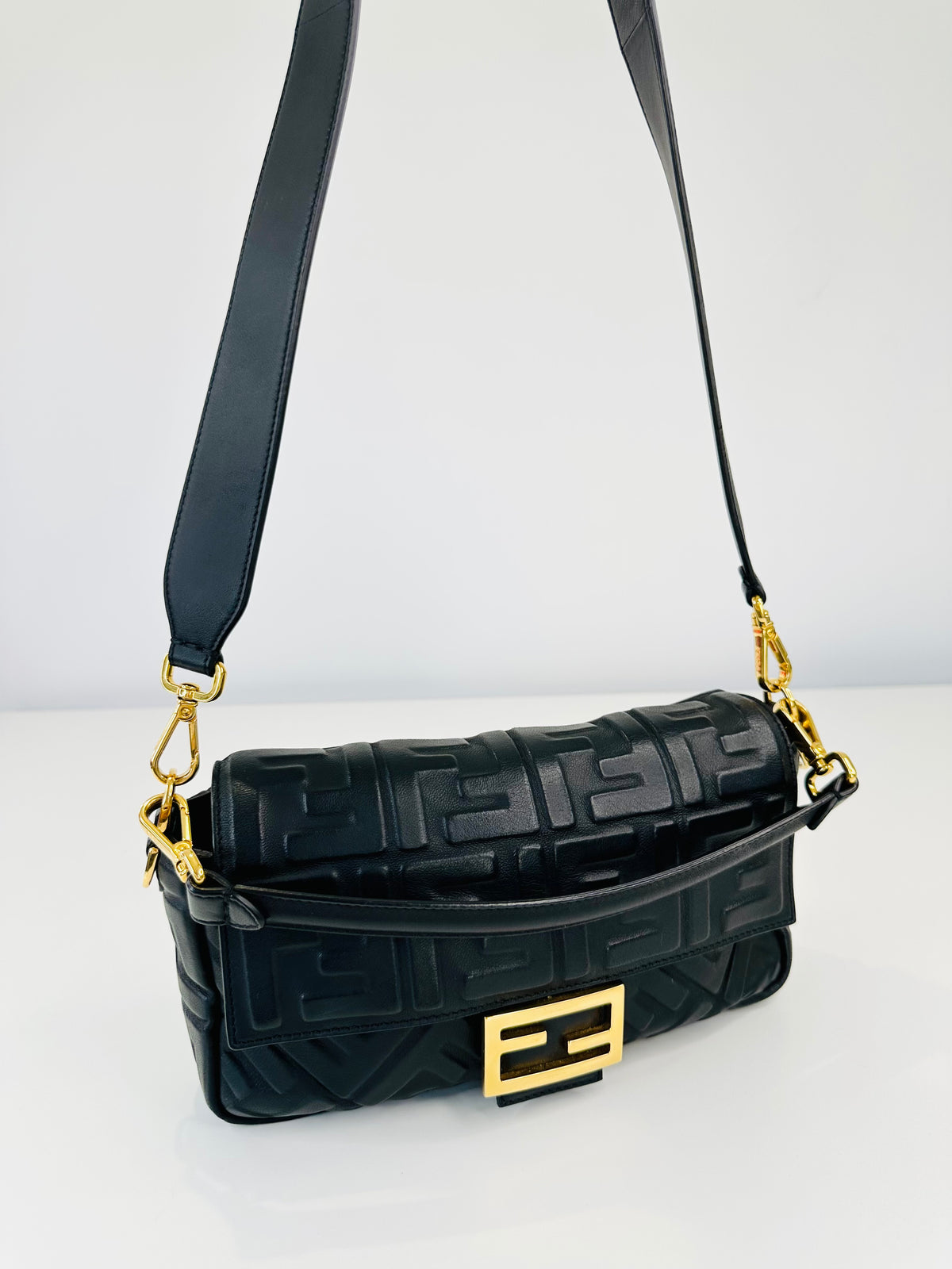 Medium Leather Baguette Shoulder Bag