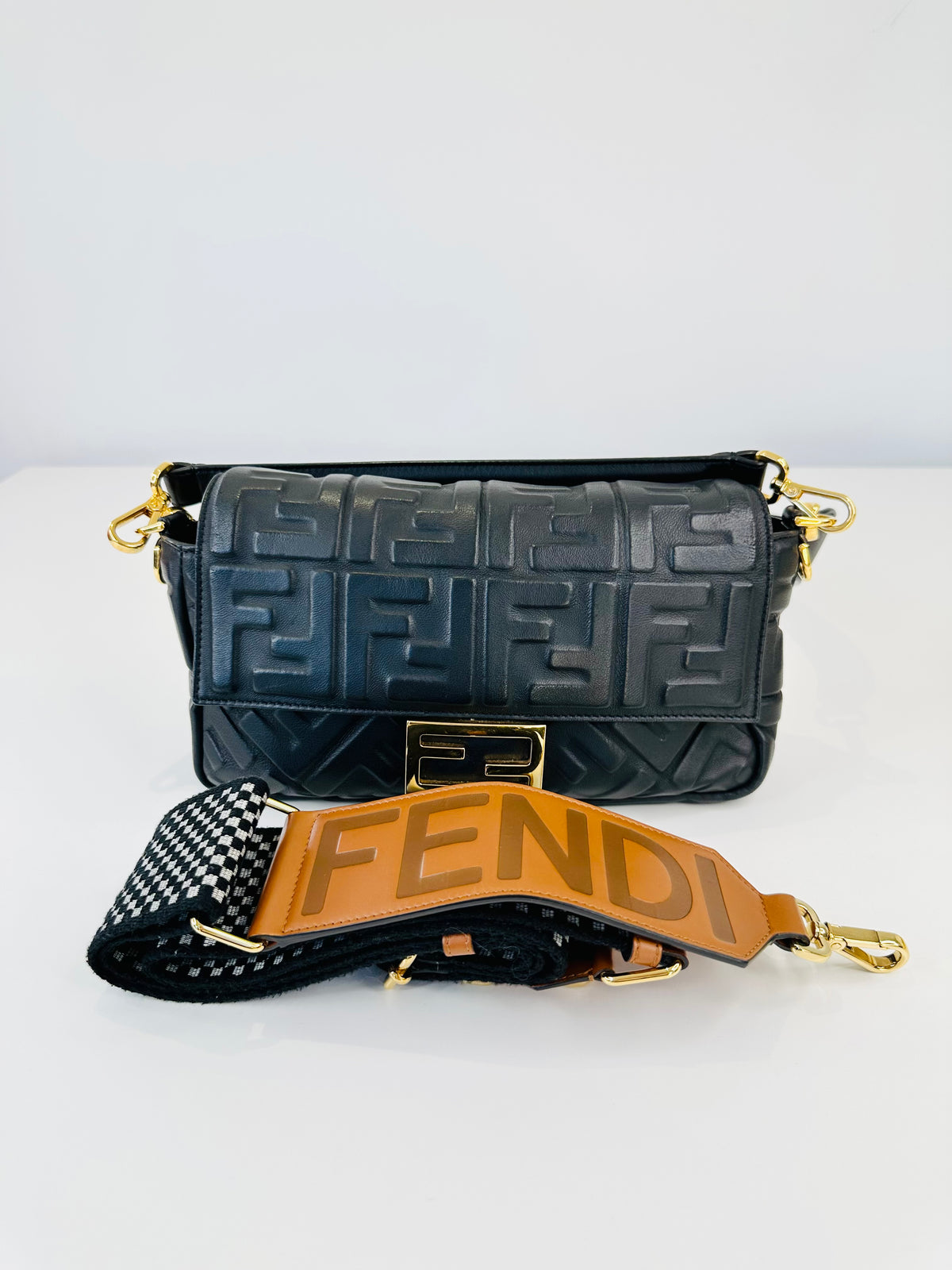 Medium Leather Baguette Shoulder Bag