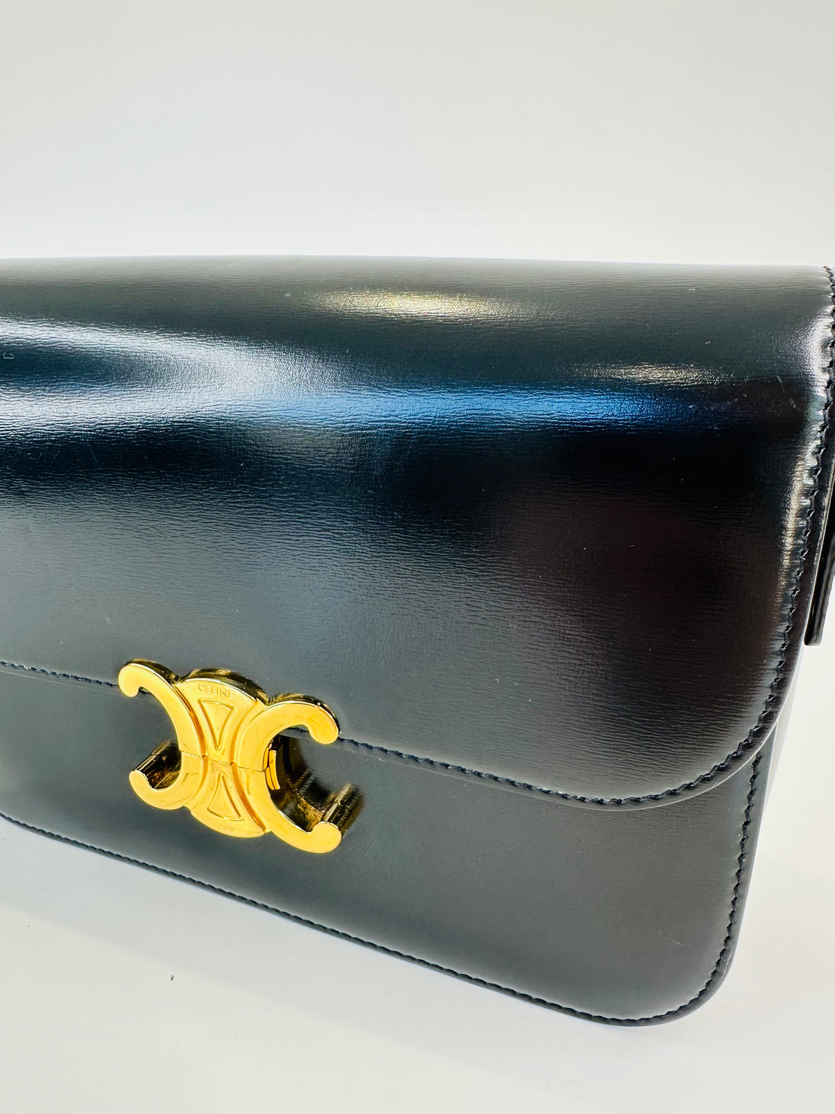 Medium Classique Triomphe Bag