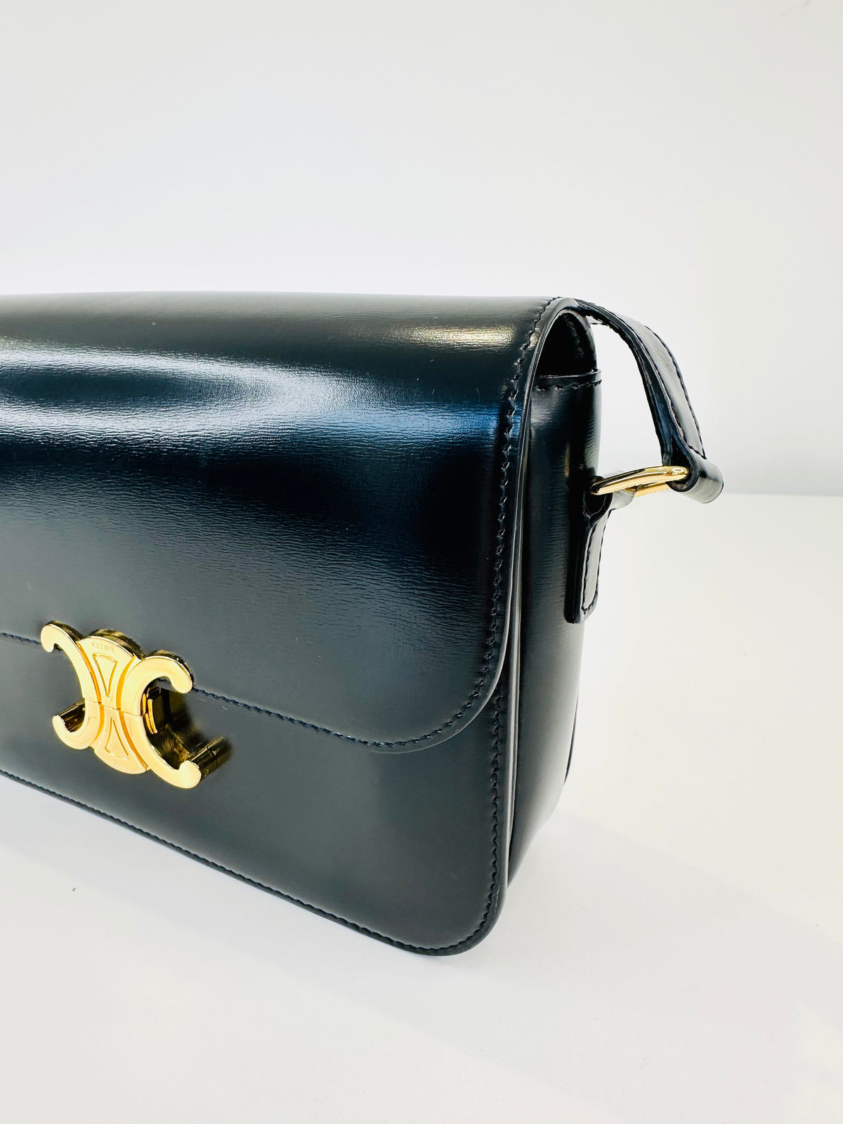 Medium Classique Triomphe Bag