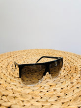 Load image into Gallery viewer, Oversized Sunglasses
