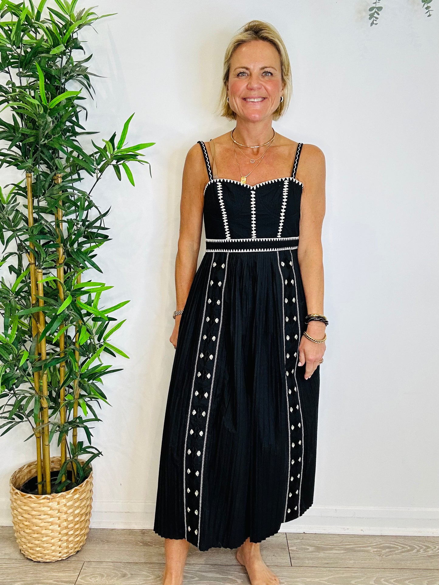 Elin Embroidered Dress - Size 6