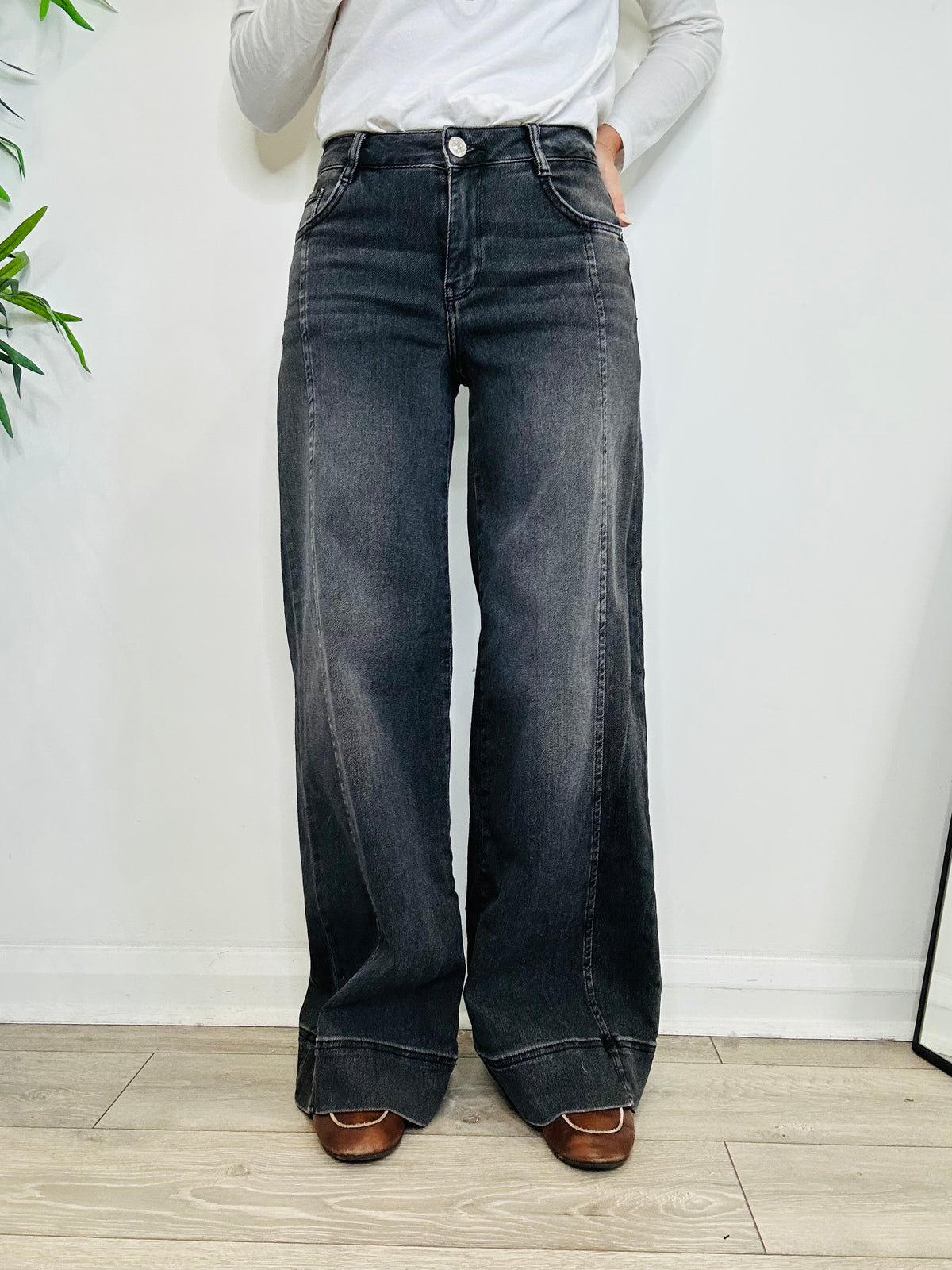 Epic Wide Leg Jeans - Size 25