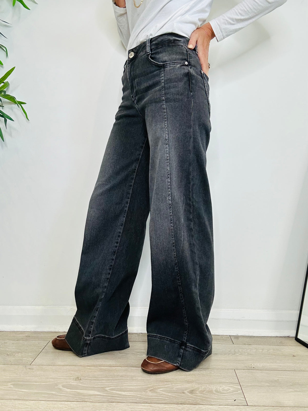 Epic Wide Leg Jeans - Size 25