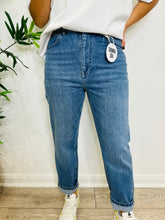 Load image into Gallery viewer, Phoebe Straight Jeans - Size 27
