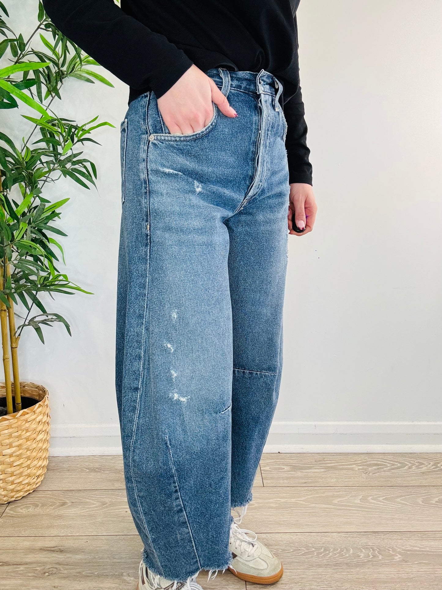 Distressed Horseshoe Jeans - Size 24