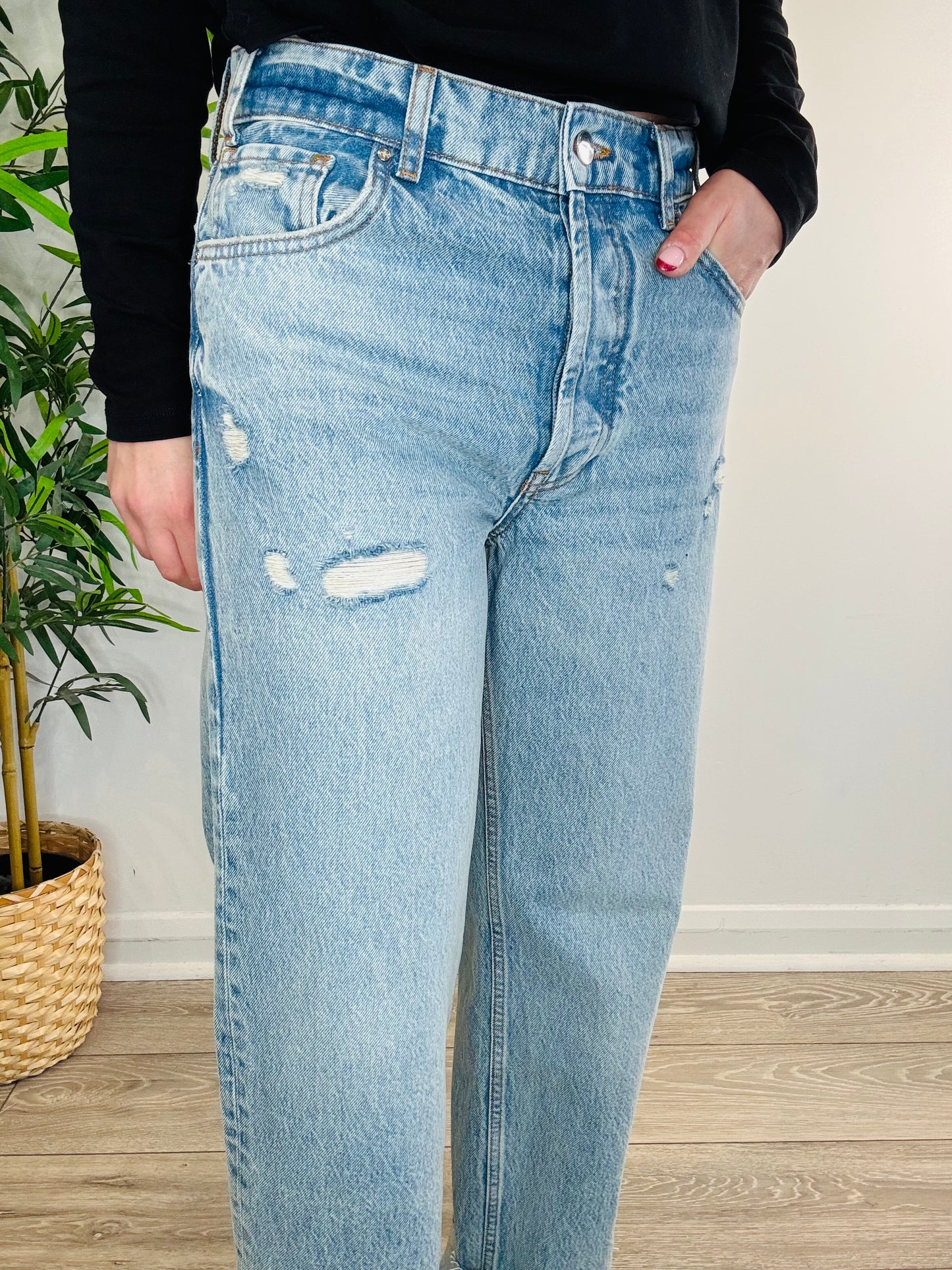 Distressed Straight Jeans - Size 27