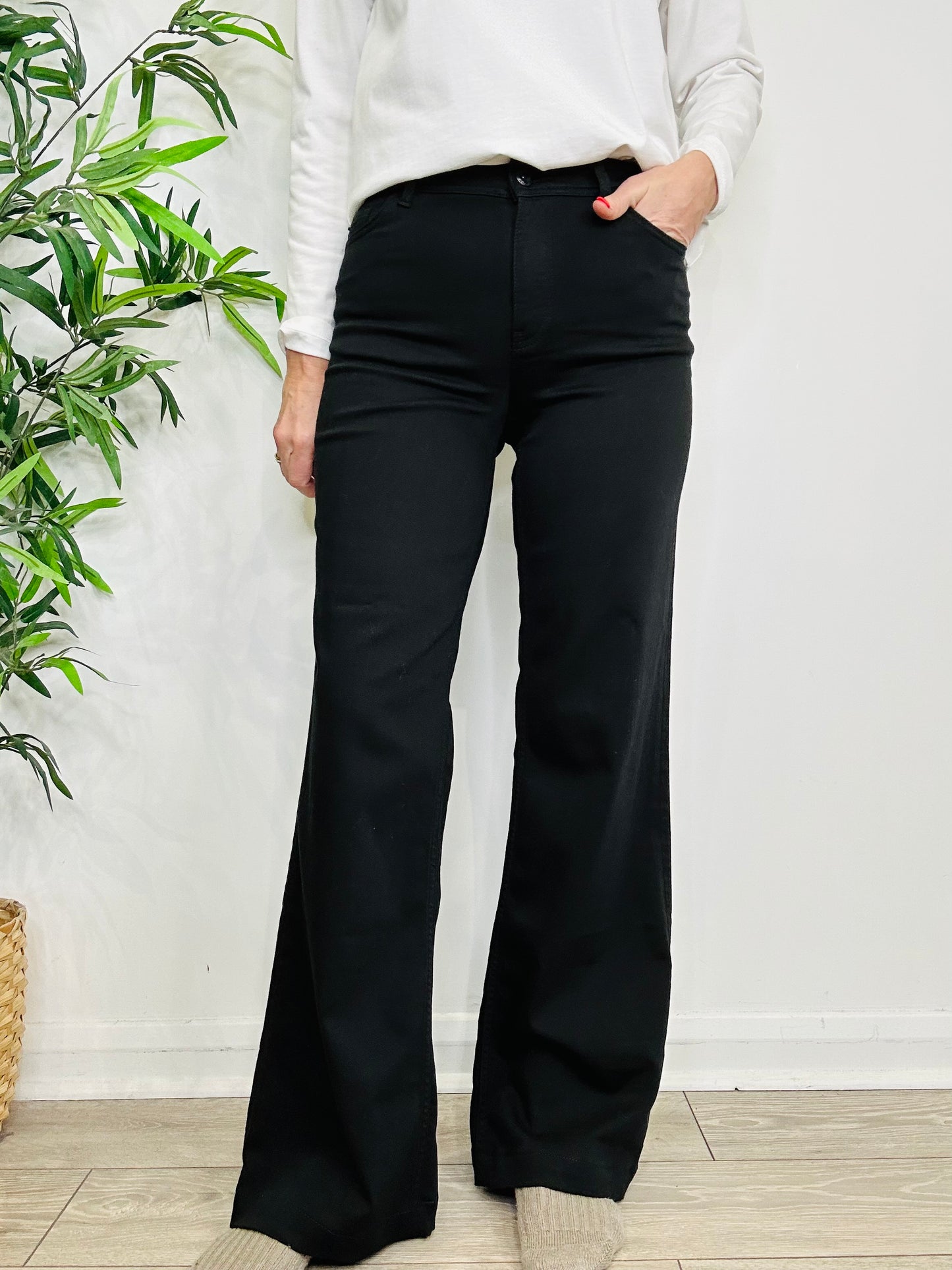 Dara Deluxe Jeans - Size 26