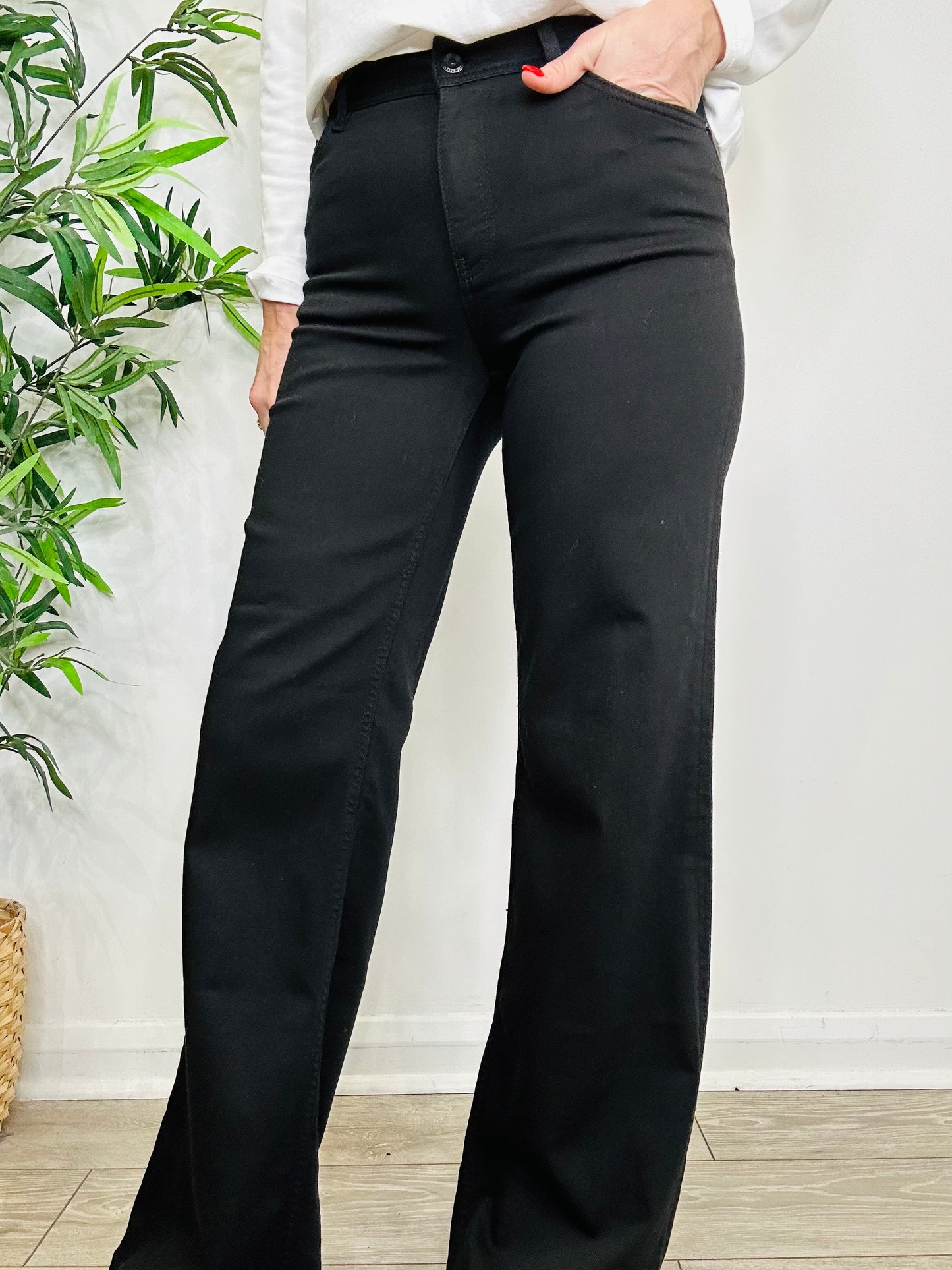 Dara Deluxe Jeans - Size 26