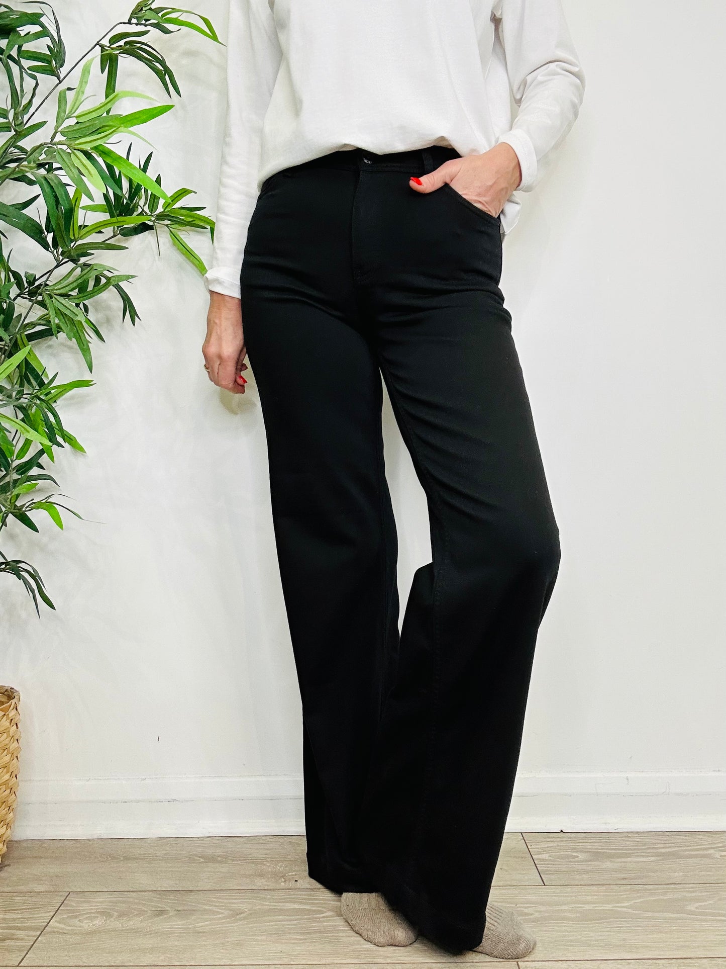 Dara Deluxe Jeans - Size 26