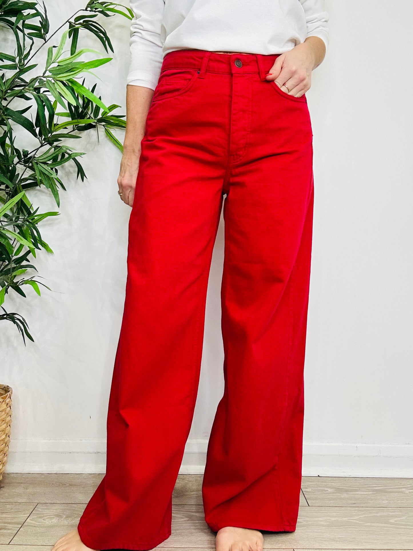 Wide Leg Jeans - Size 28