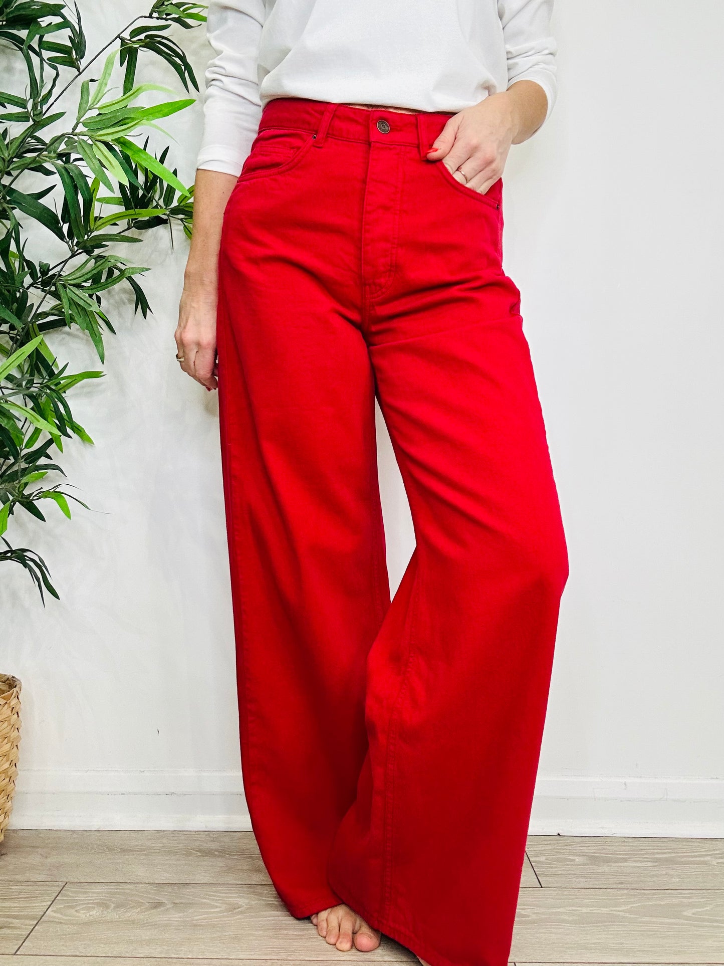 Wide Leg Jeans - Size 28