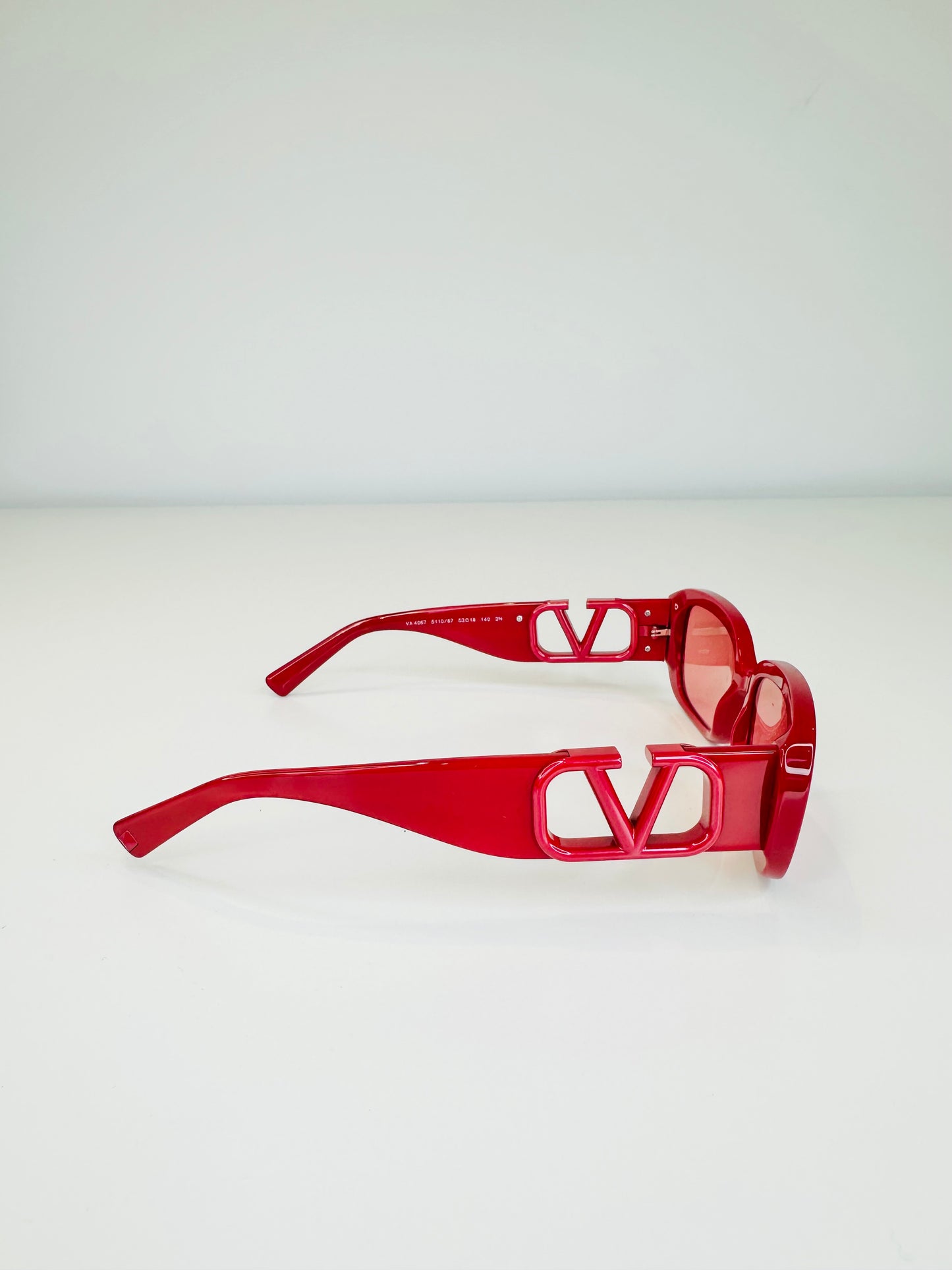 V-logo Sunglasses
