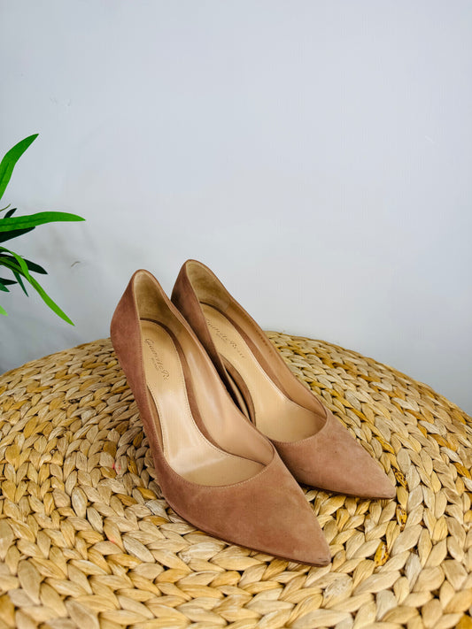 85 Suede Pumps - Size 39