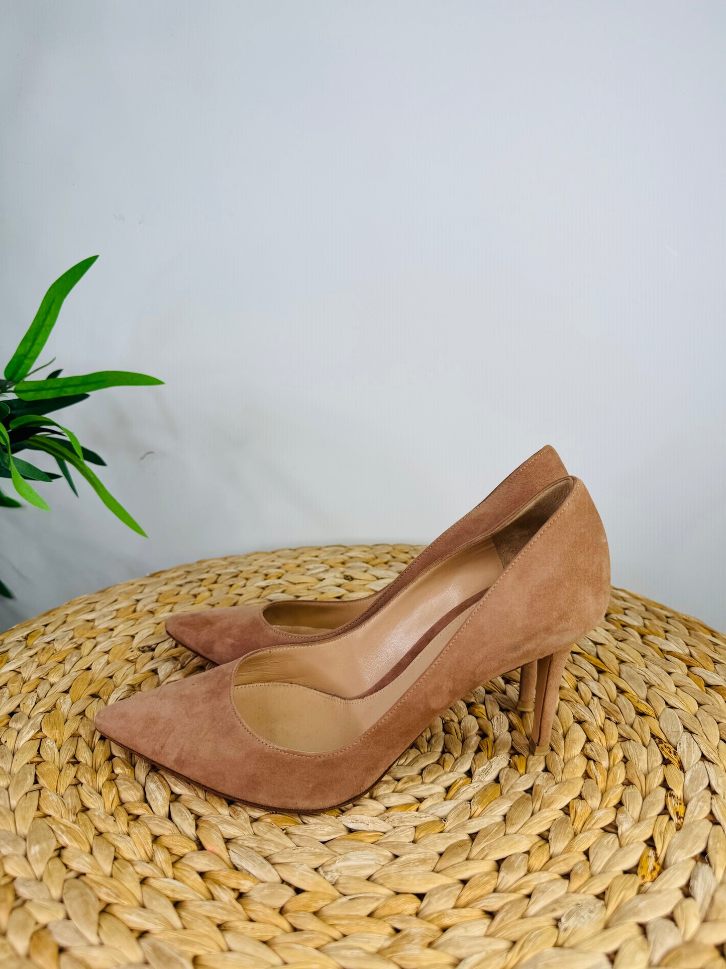 85 Suede Pumps - Size 39