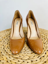 Load image into Gallery viewer, Patent Pumps - Size 38
