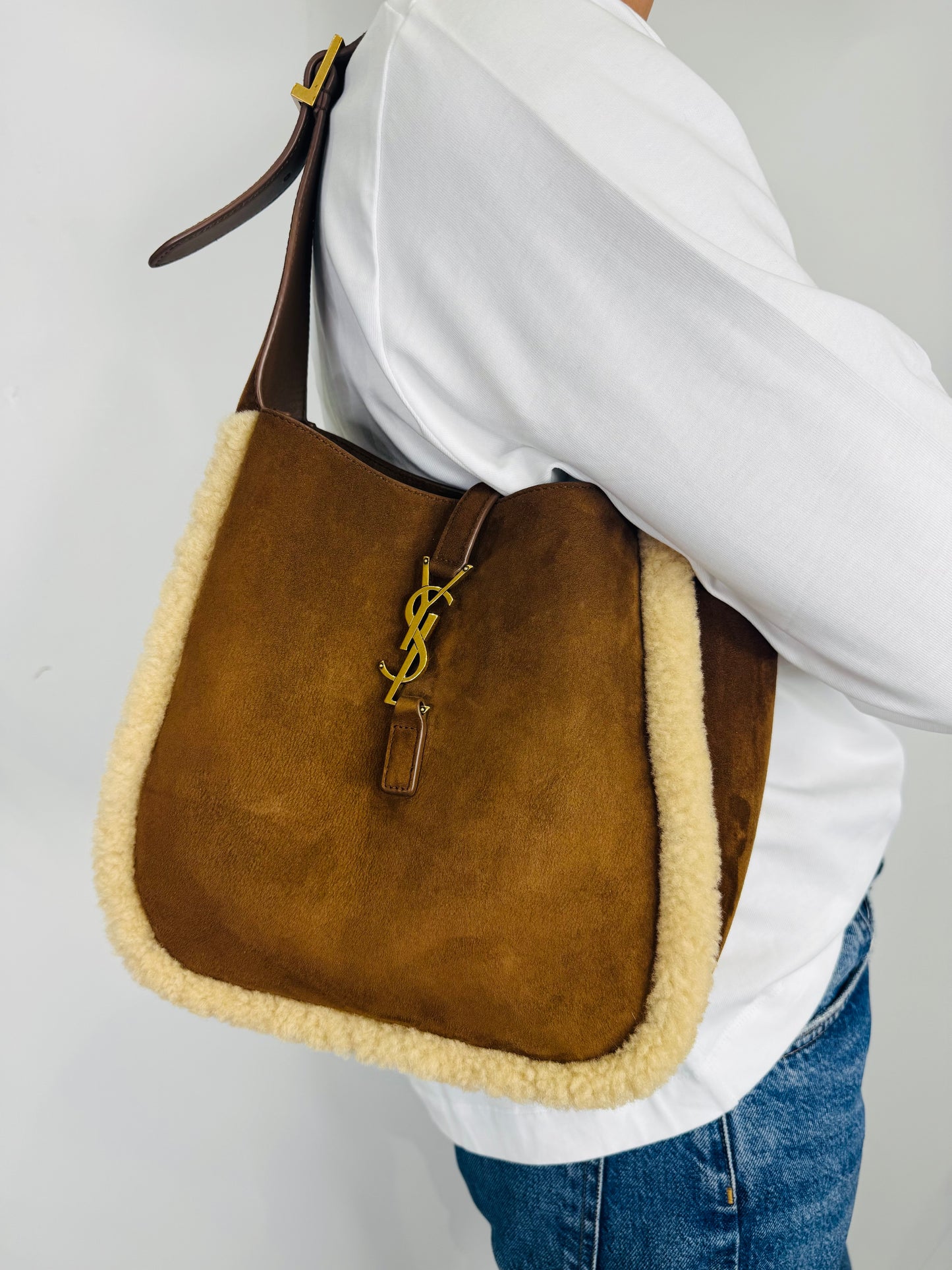 Small Le 5 à 7 Suede Shoulder Bag
