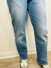 Load image into Gallery viewer, Straight Leg Jeans - Size 30
