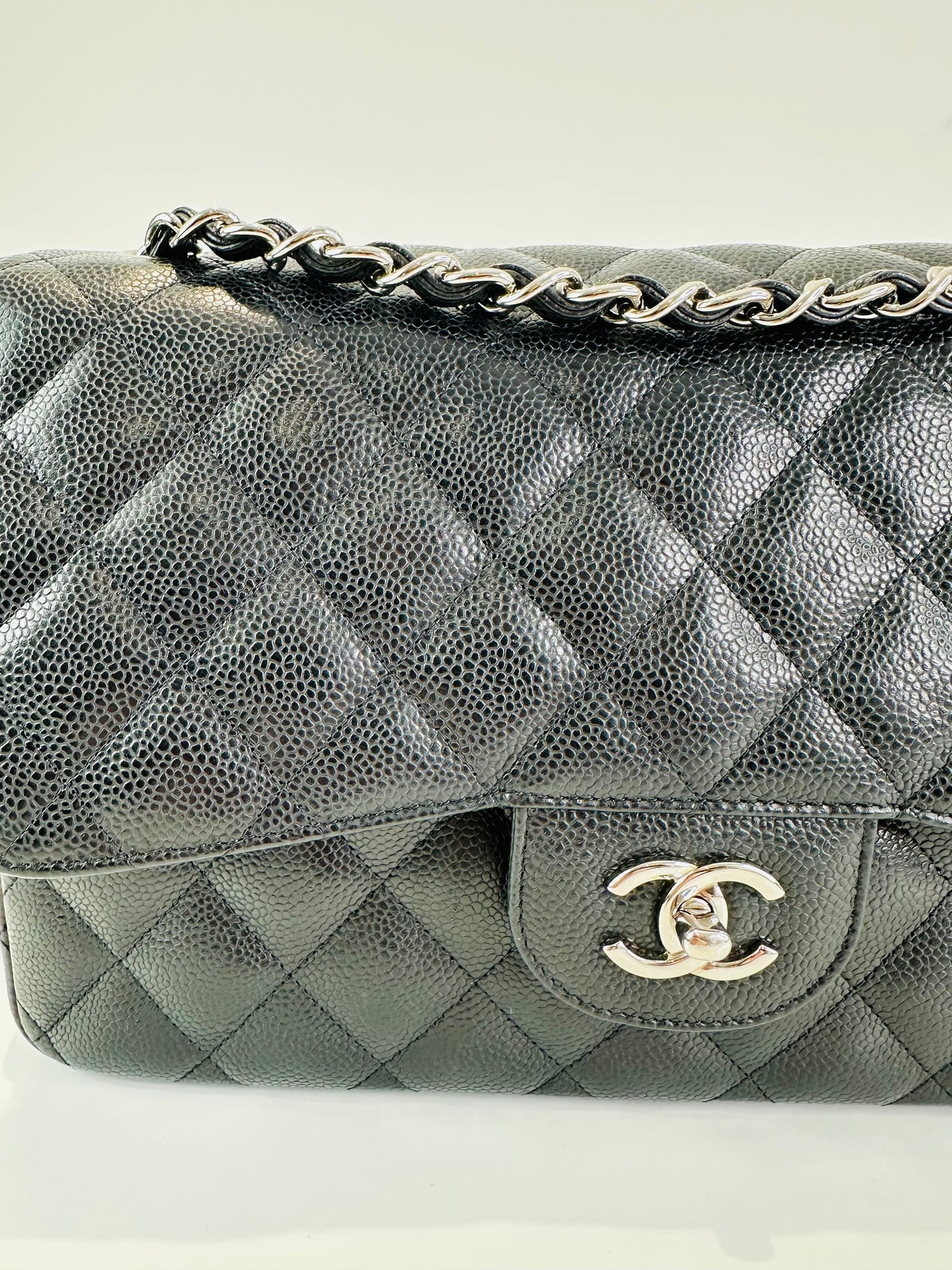 Jumbo Classic Caviar Leather Double Flap Bag