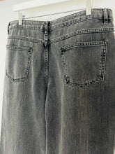 Load image into Gallery viewer, Abi Wide Leg Jeans - Size 16
