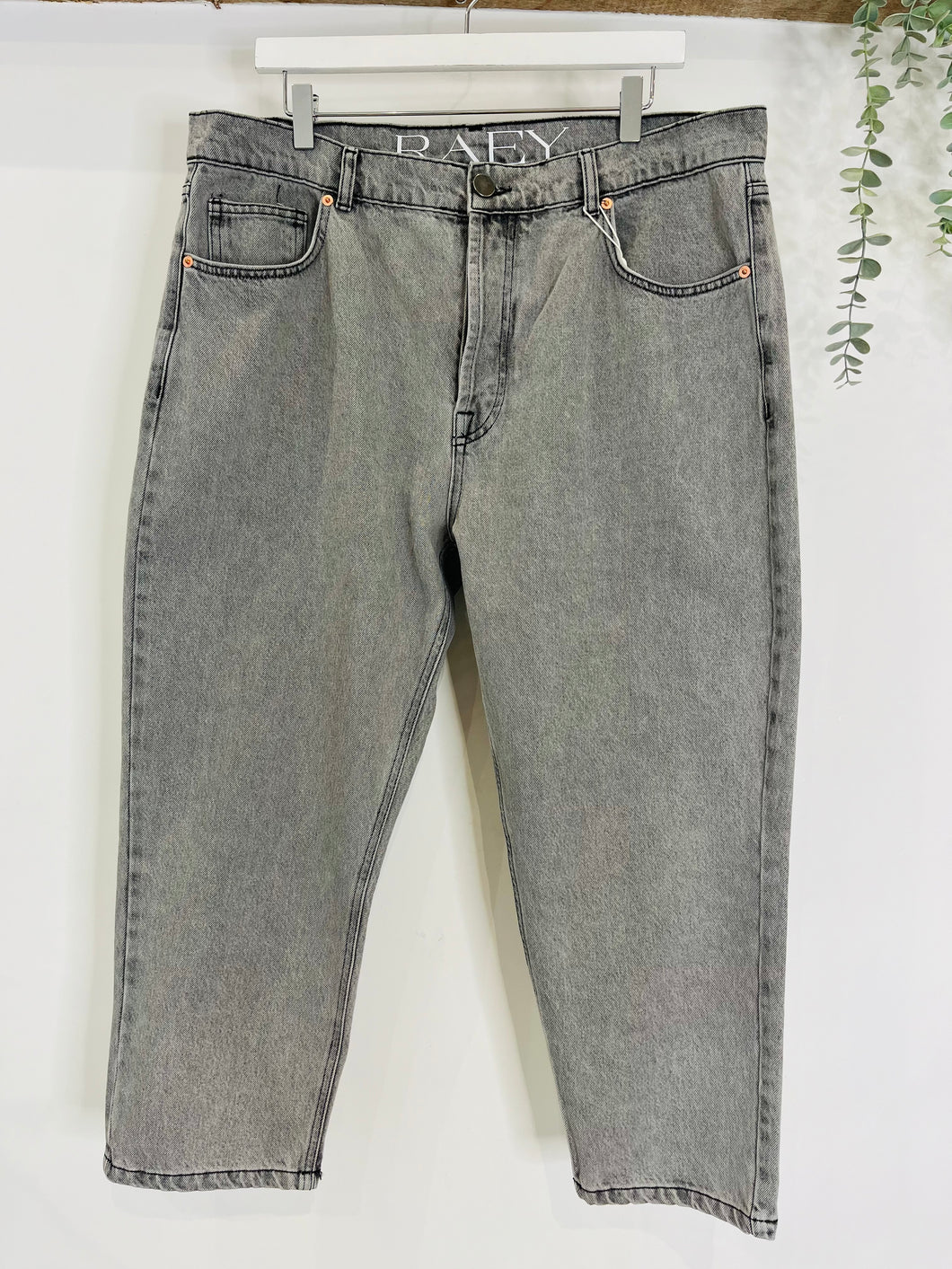 Carrot Jeans - Size 34