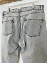 Load image into Gallery viewer, Carrot Jeans - Size 34
