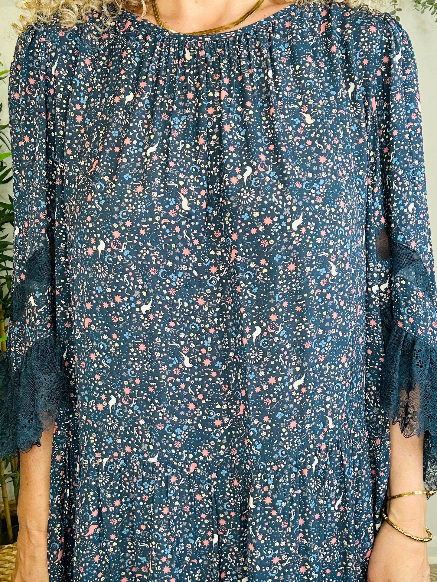 Short Patterned Dress - Size 42