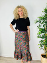 Load image into Gallery viewer, Floral Skirt - Size 4
