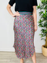 Load image into Gallery viewer, Floral Satin Skirt - Size 3
