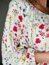 Load image into Gallery viewer, Floral Top - Size M
