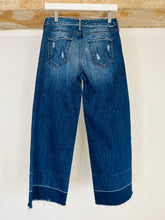 Load image into Gallery viewer, The Roller Crop Jeans - Size 27
