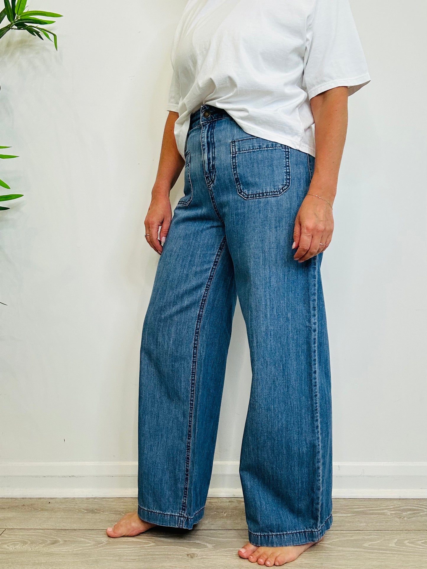 Wide Leg Jeans - Size 28
