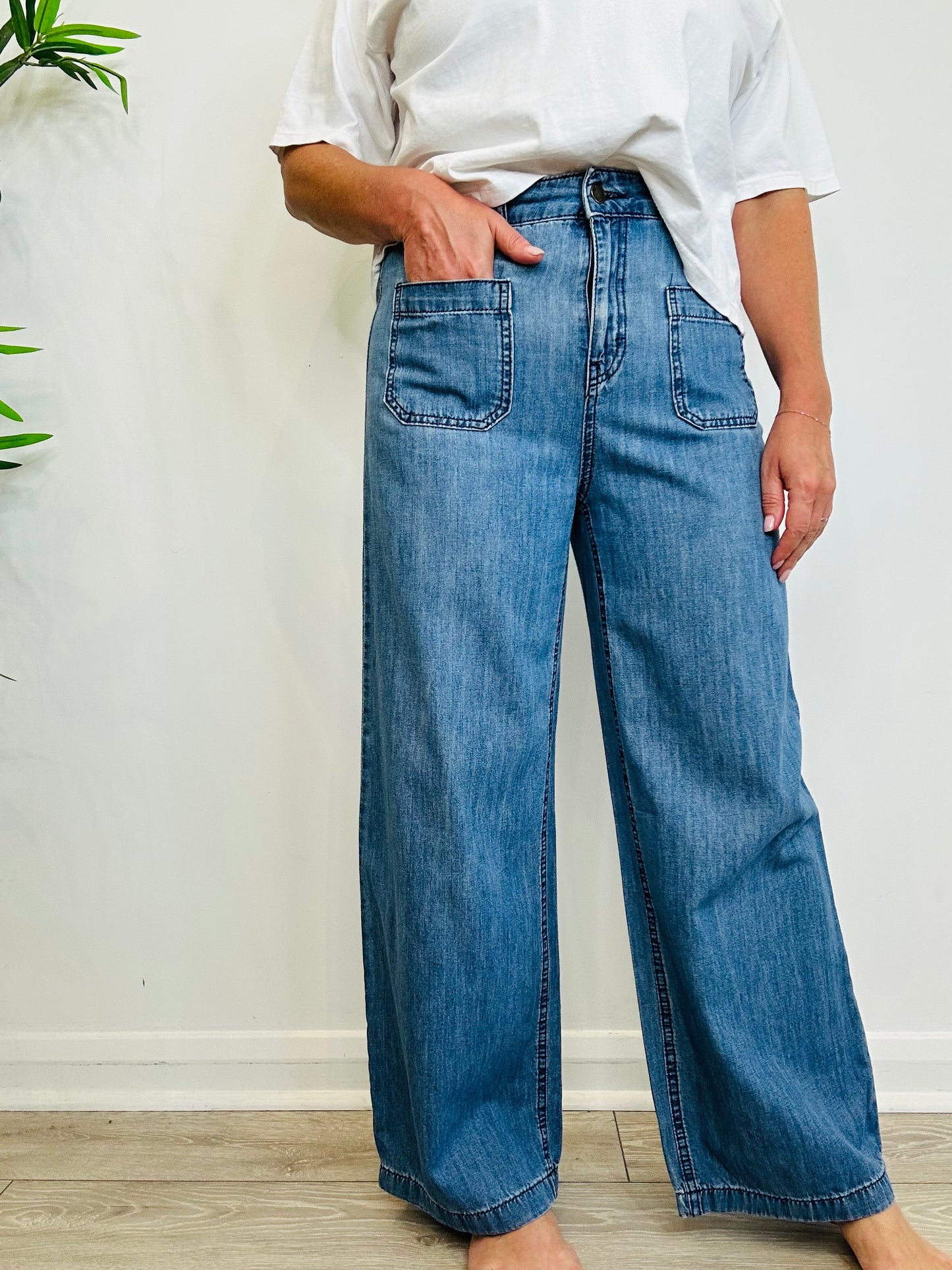 Wide Leg Jeans - Size 28