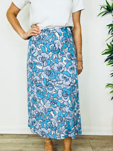 Load image into Gallery viewer, Rose Print Skirt - Size 40
