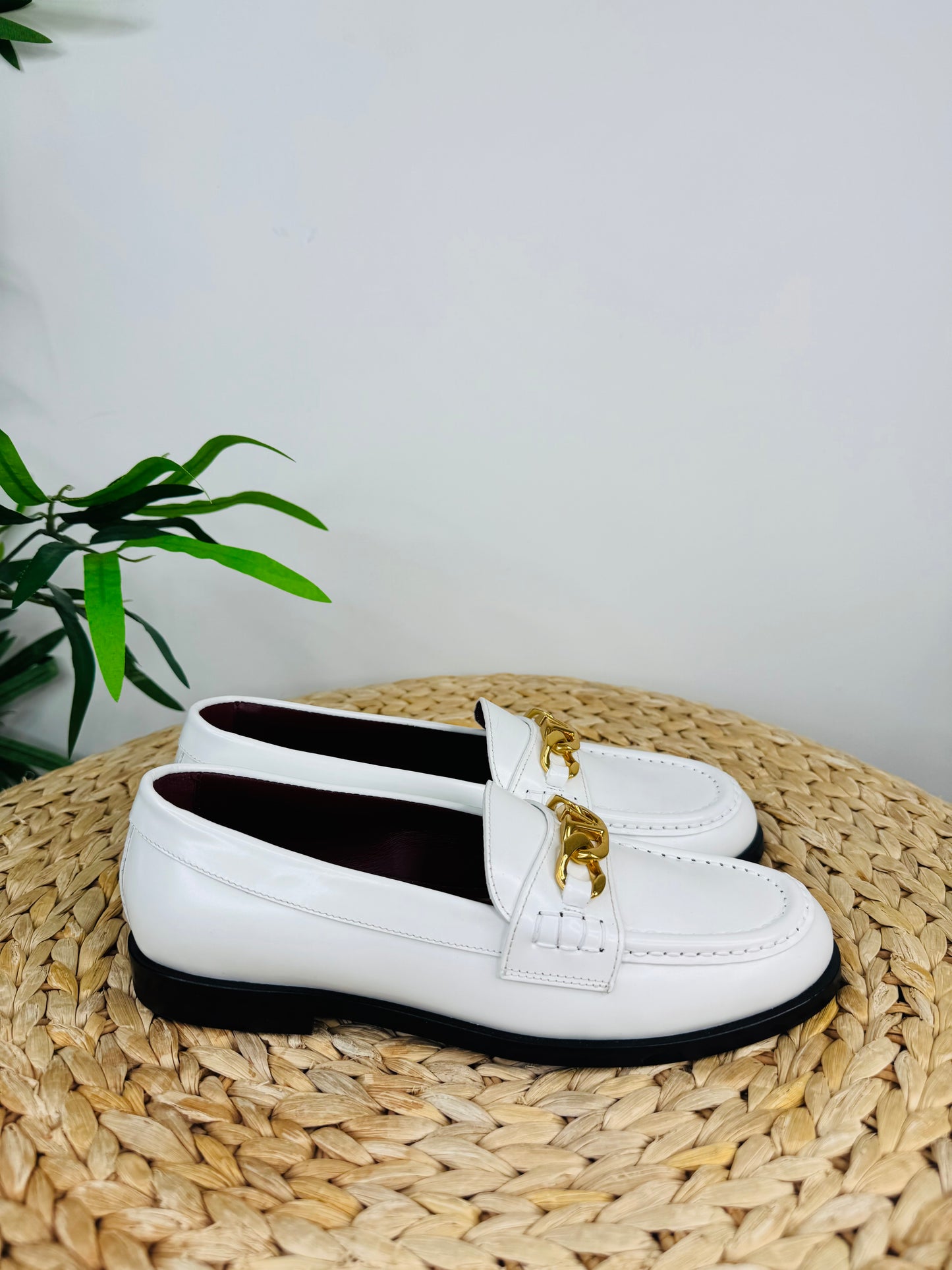 Chain V-Logo Loafers - Size 38