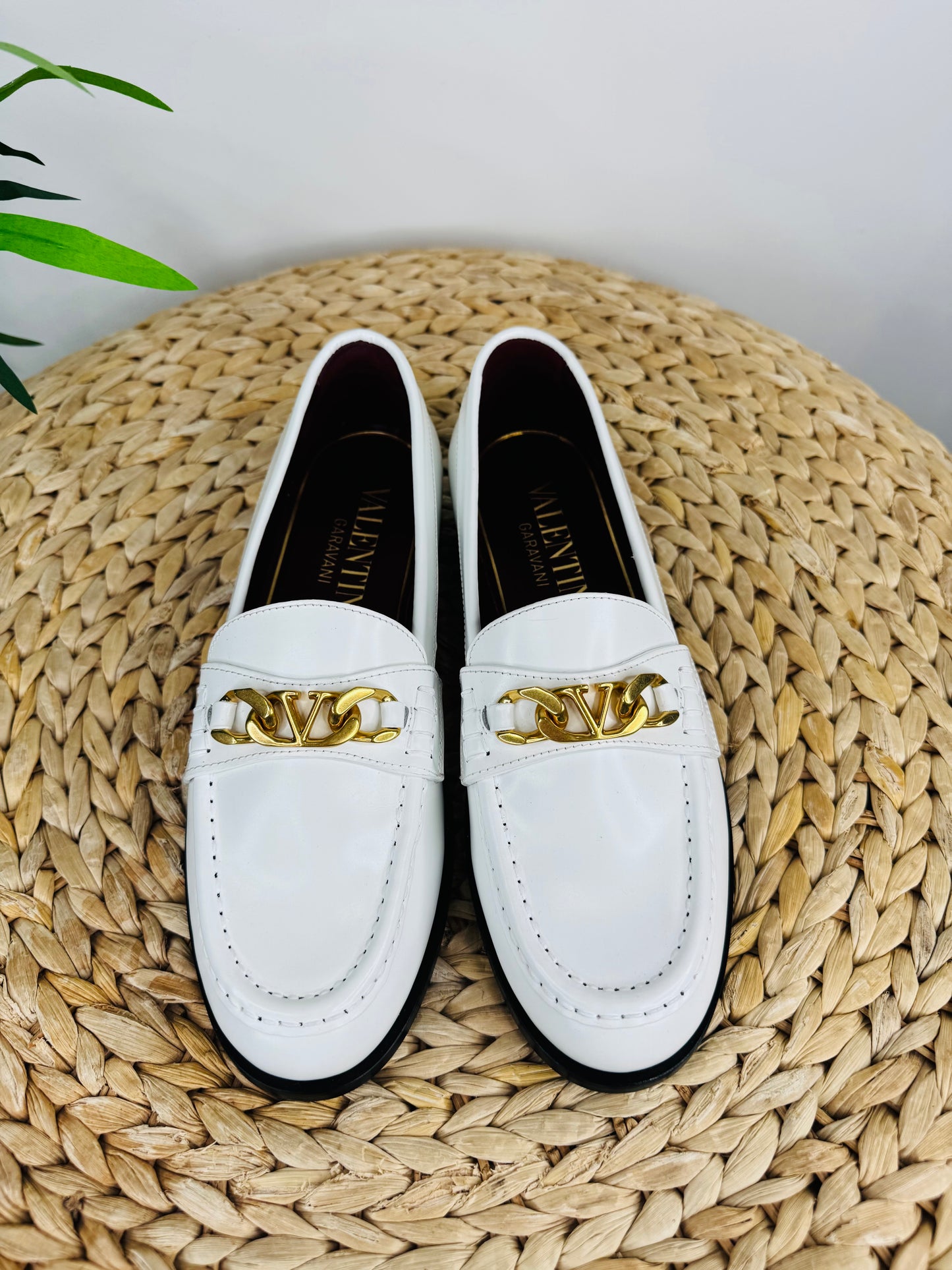 Chain V-Logo Loafers - Size 38