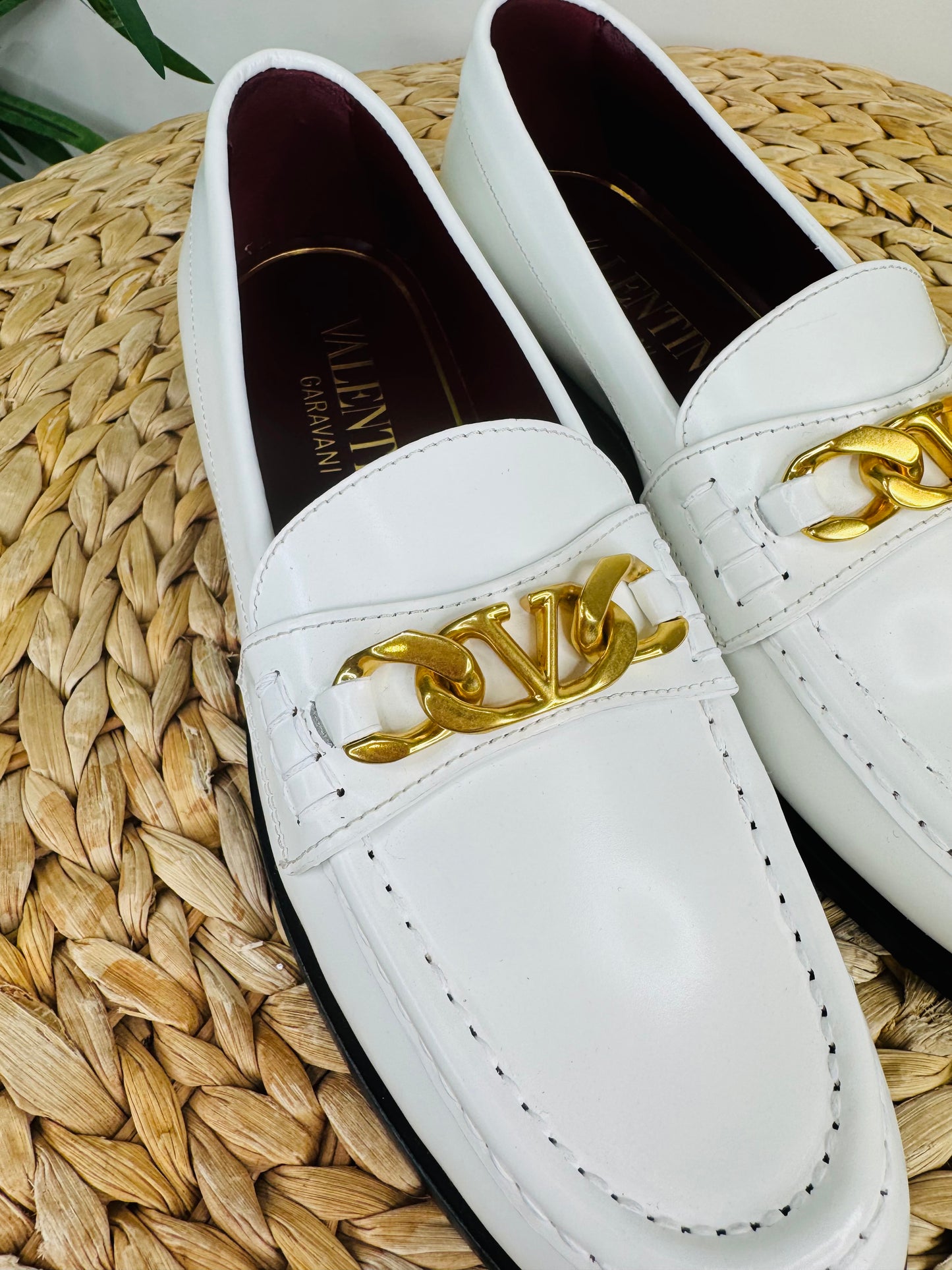 Chain V-Logo Loafers - Size 38