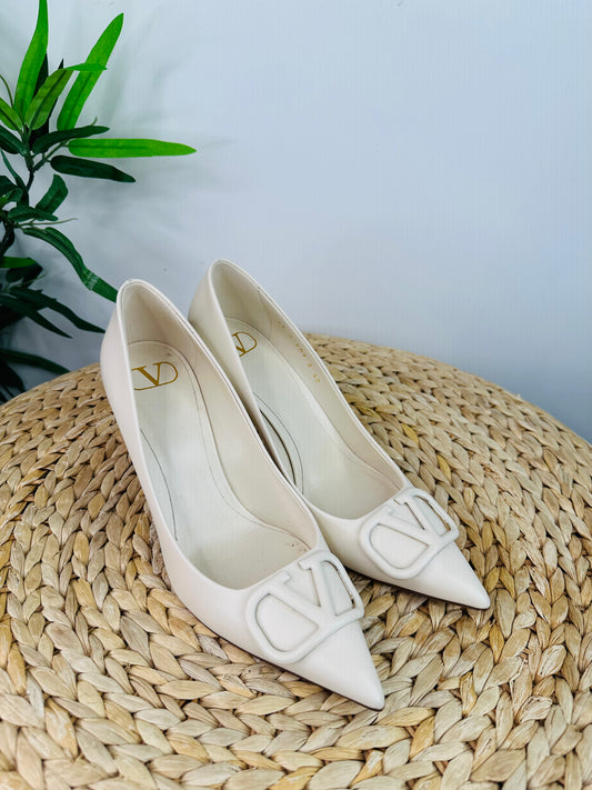 V Logo Leather Pumps - Size 40